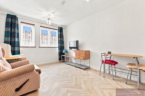 1 bedroom apartment for sale, Quaker Lane, Waltham Abbey