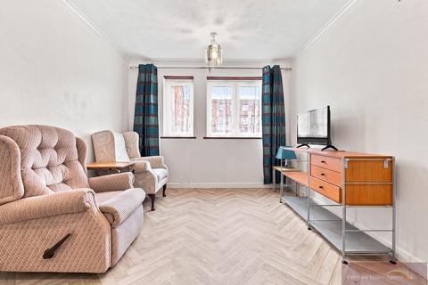 1 bedroom apartment for sale, Quaker Lane, Waltham Abbey