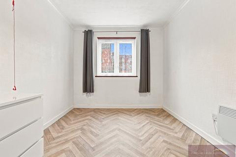 1 bedroom apartment for sale, Quaker Lane, Waltham Abbey