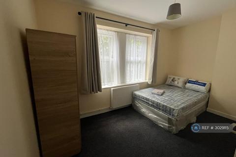 1 bedroom in a house share to rent, Du Cane Road, London, W12