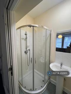 1 bedroom in a house share to rent, Du Cane Road, London, W12