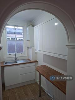 2 bedroom flat to rent, Inchmery Road, Catford, London, SE6