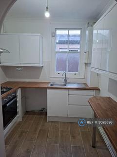 2 bedroom flat to rent, Inchmery Road, Catford, London, SE6
