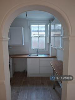 2 bedroom flat to rent, Inchmery Road, Catford, London, SE6