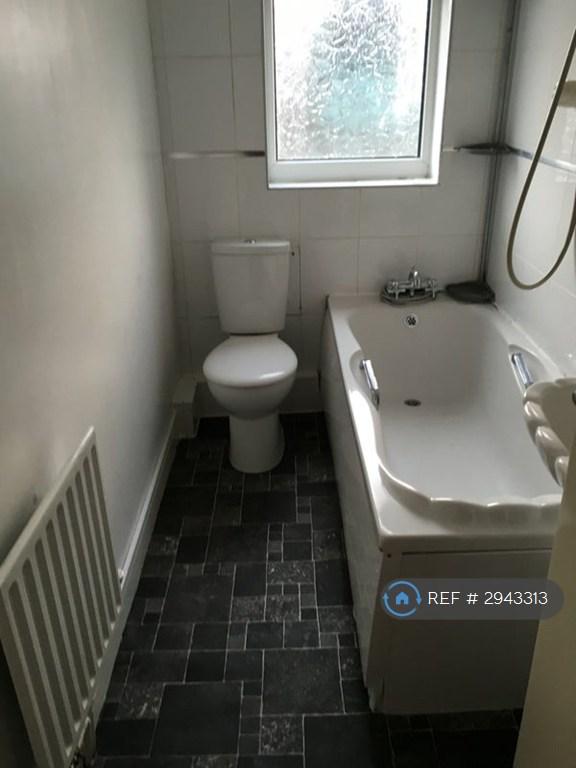 House in Salford - View 4