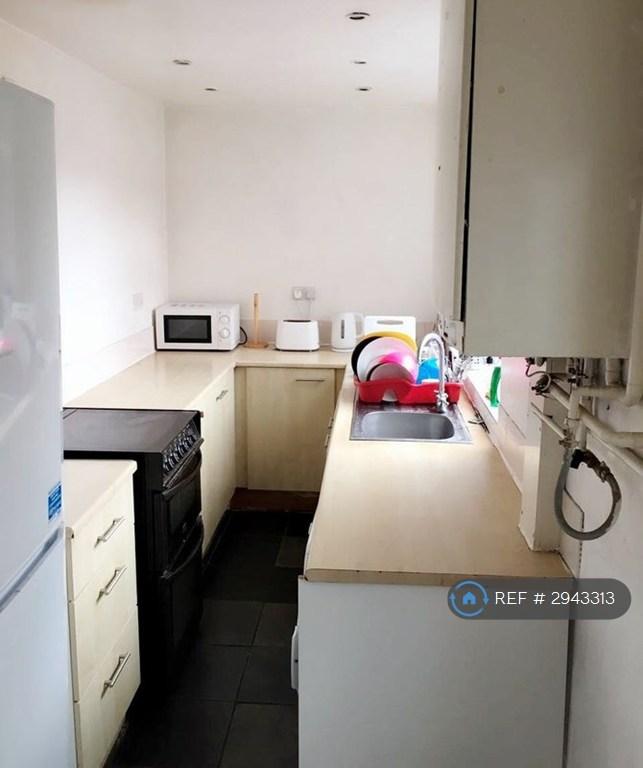 House in Salford - View 5