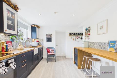 5 bedroom detached house for sale, Carnwath Road, Carluke, ML8