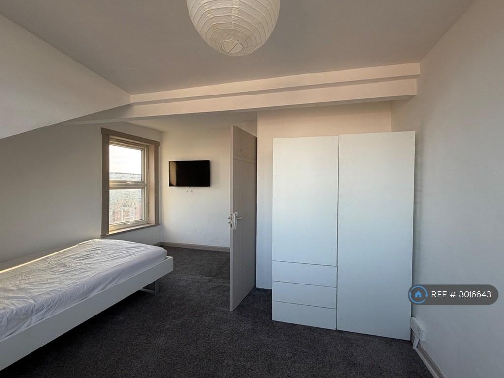 House in Leeds, West Yorkshire - More