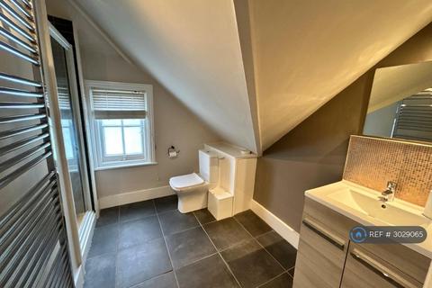 4 bedroom maisonette to rent, Chester Road, Northwood, HA6