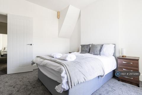 3 bedroom terraced house to rent, Gladstone St, Walsall, WS2