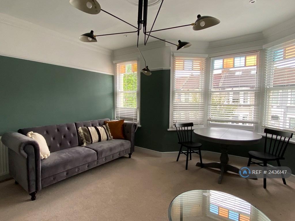 Apartment in London - View 3
