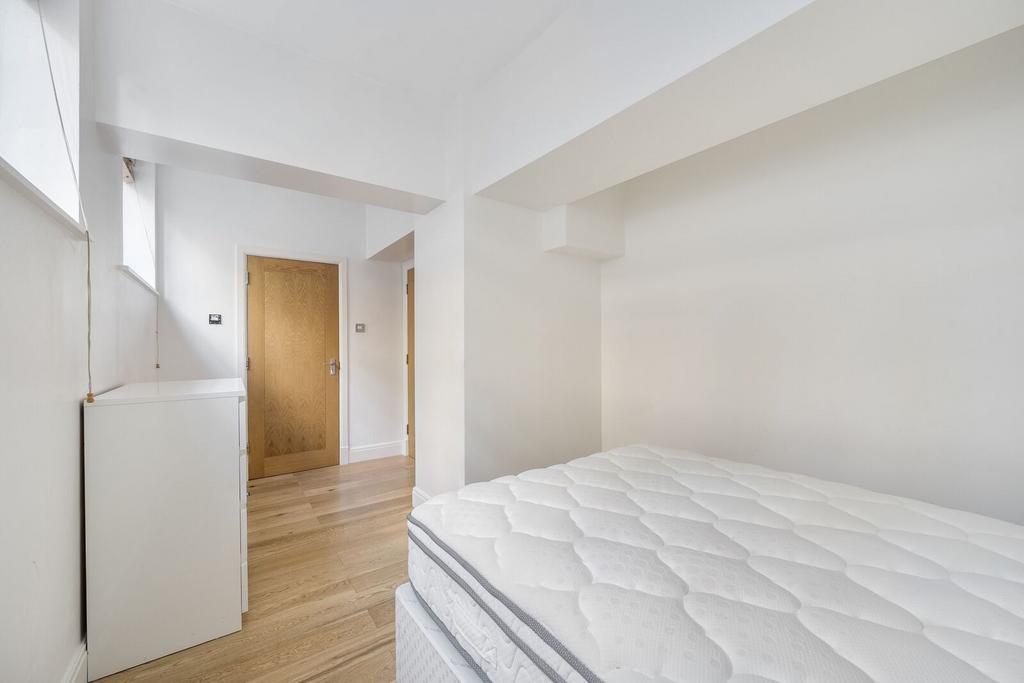 Apartment in London - View 2