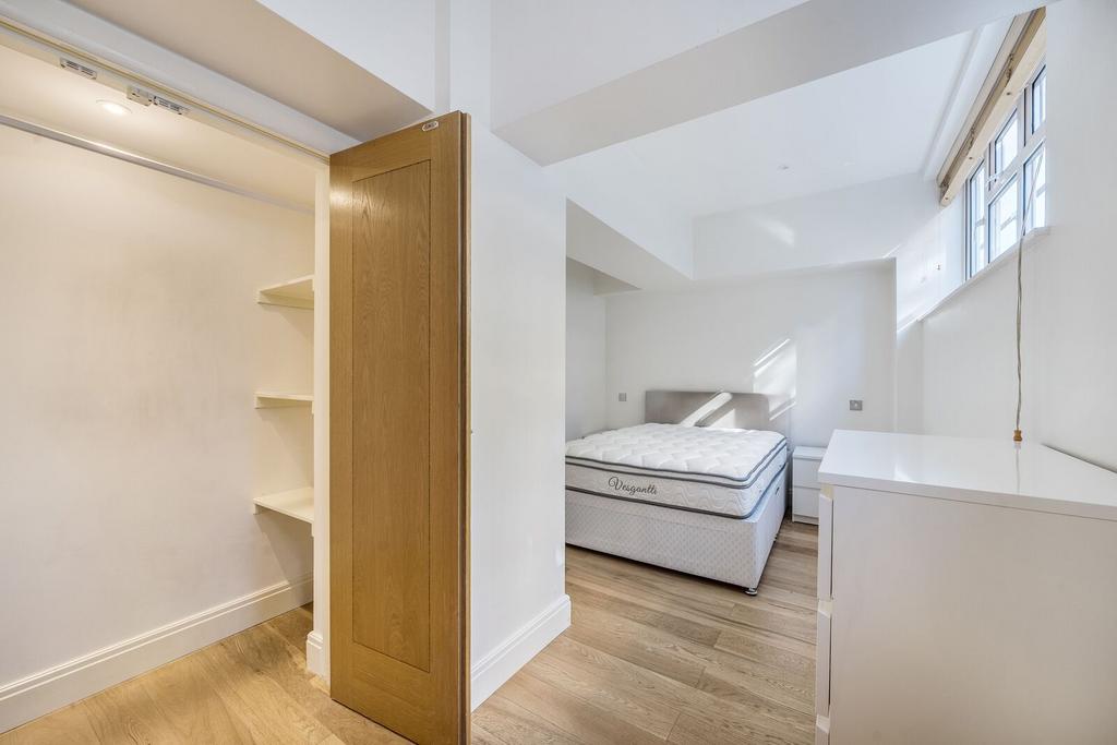 Apartment in London - View 3