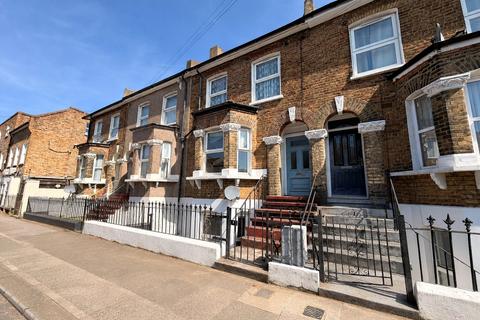3 bedroom terraced house to rent, Foxberry Road, Brockley, London, SE4
