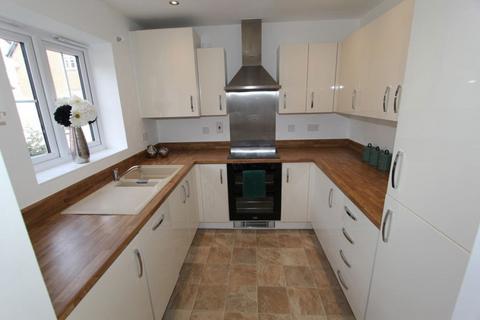 2 bedroom semi-detached house to rent, Manor Grove, Stafford, ST16 1QL