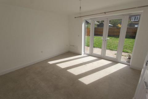 2 bedroom semi-detached house to rent, Manor Grove, Stafford, ST16 1QL