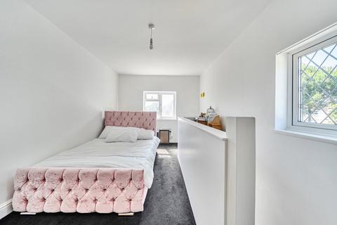 undefined, Camomile Avenue, Surrey CR4