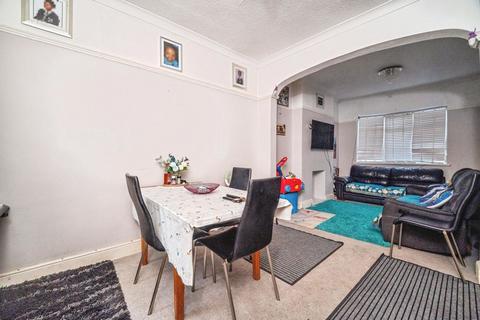 3 bedroom end of terrace house for sale, WEST STREET, CLEETHORPES