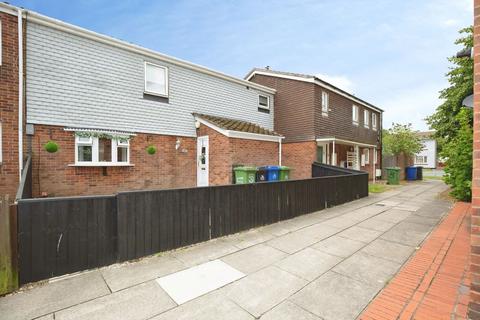 3 bedroom terraced house for sale, CRANWELL DRIVE, GRIMSBY
