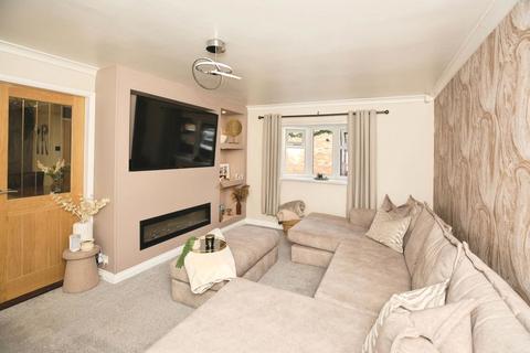 3 bedroom terraced house for sale, CRANWELL DRIVE, GRIMSBY