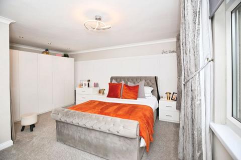 3 bedroom terraced house for sale, CRANWELL DRIVE, GRIMSBY