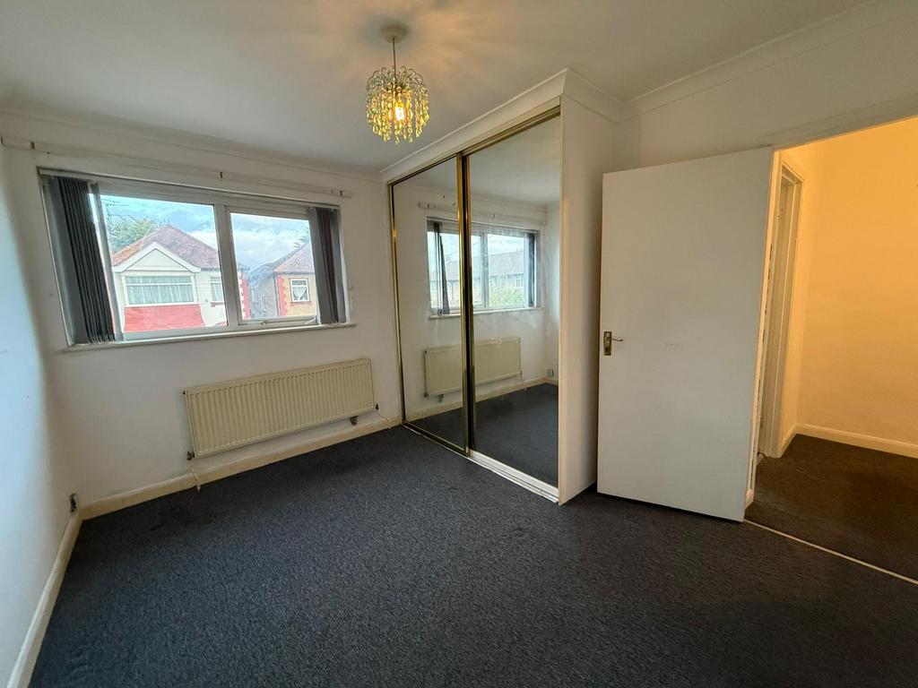 House in chadwel heath - View 3