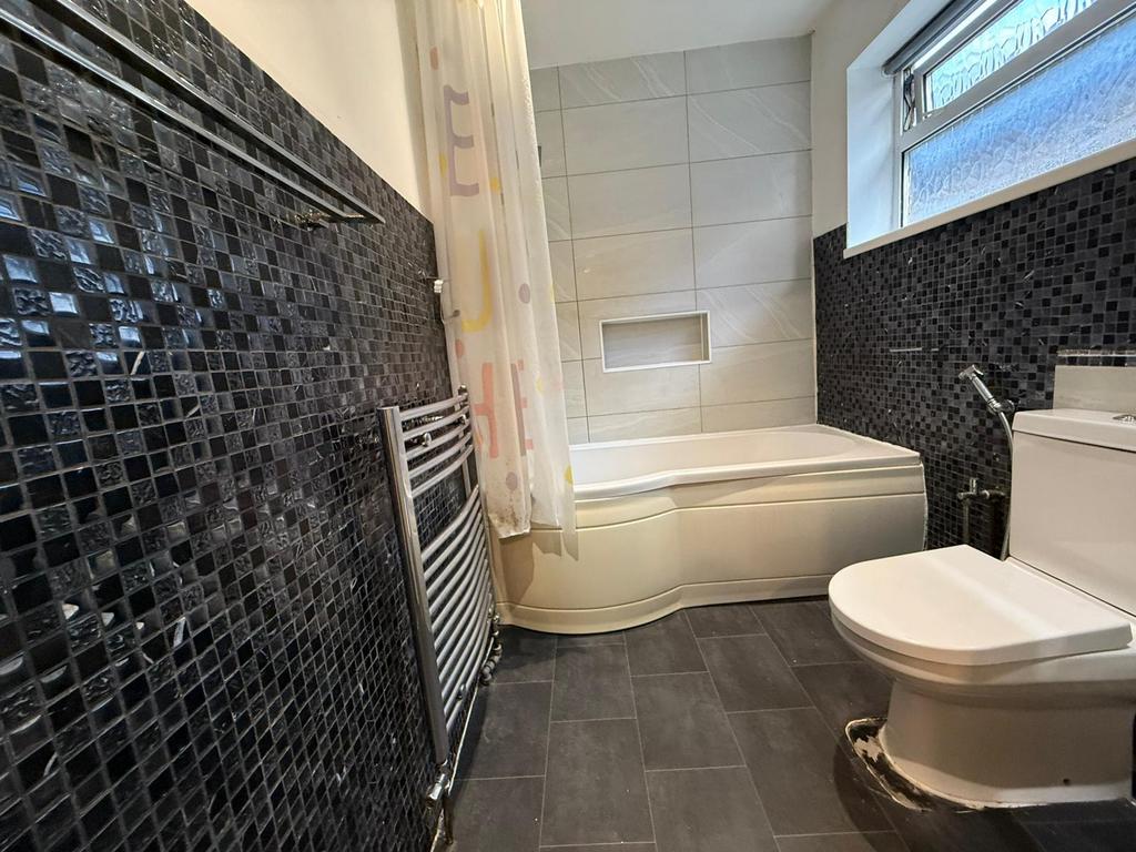 House in chadwel heath - View 4