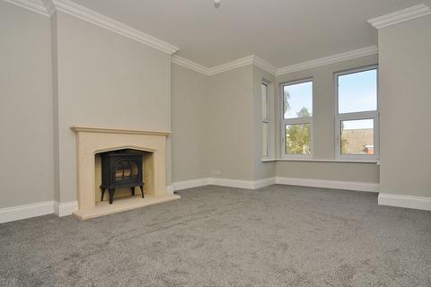 3 bedroom house to rent, Coleridge Road, Plymouth. Spacious Family Home with a Double Garage.