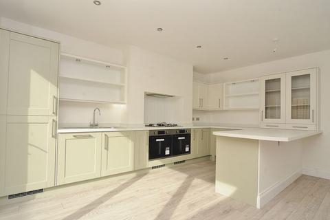 3 bedroom house to rent, Coleridge Road, Plymouth. Spacious Family Home with a Double Garage.