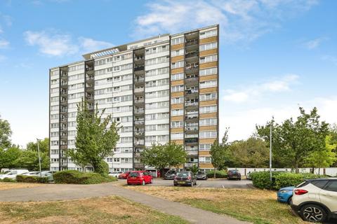 2 bedroom flat for sale, Slewins Close, Hornchurch, RM11