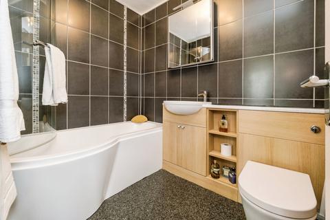 2 bedroom flat for sale, Slewins Close, Hornchurch, RM11