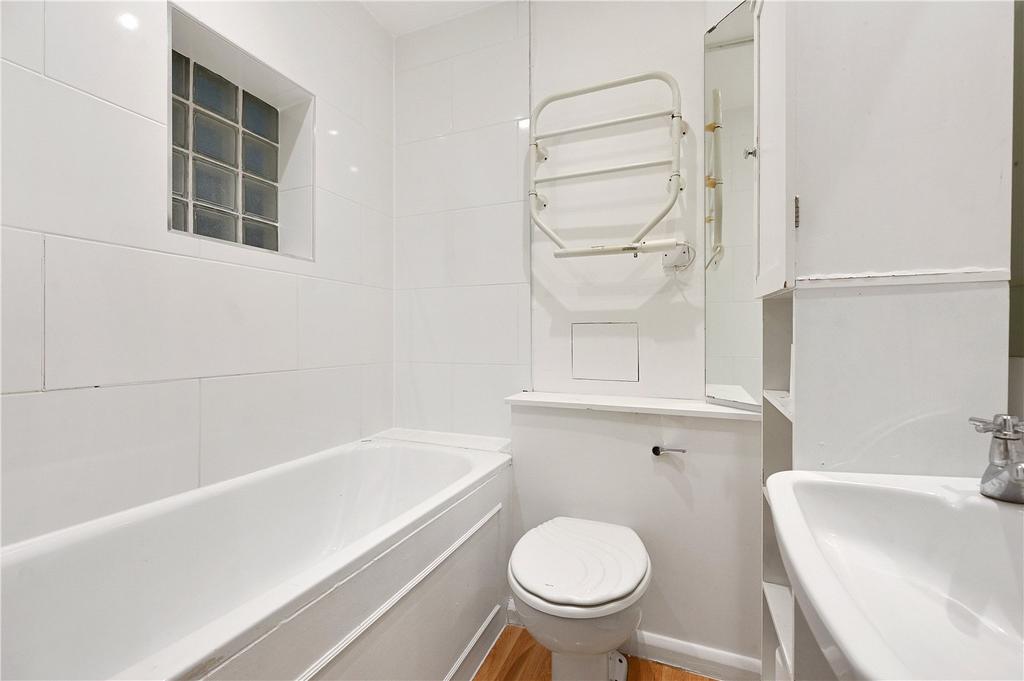 Apartment in Kensington - View 5