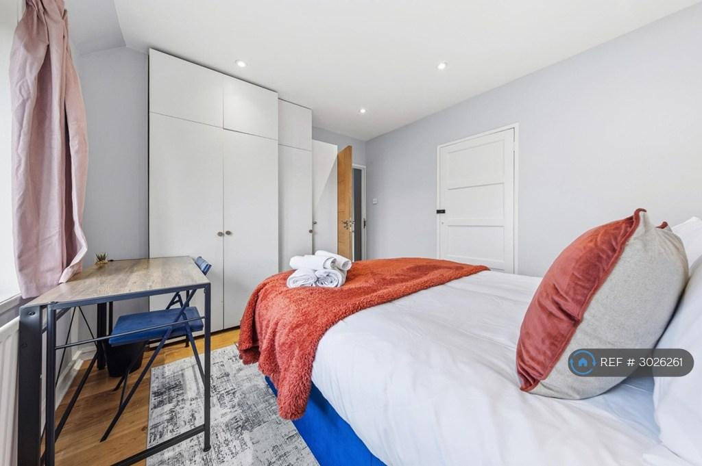 House in London - View 5