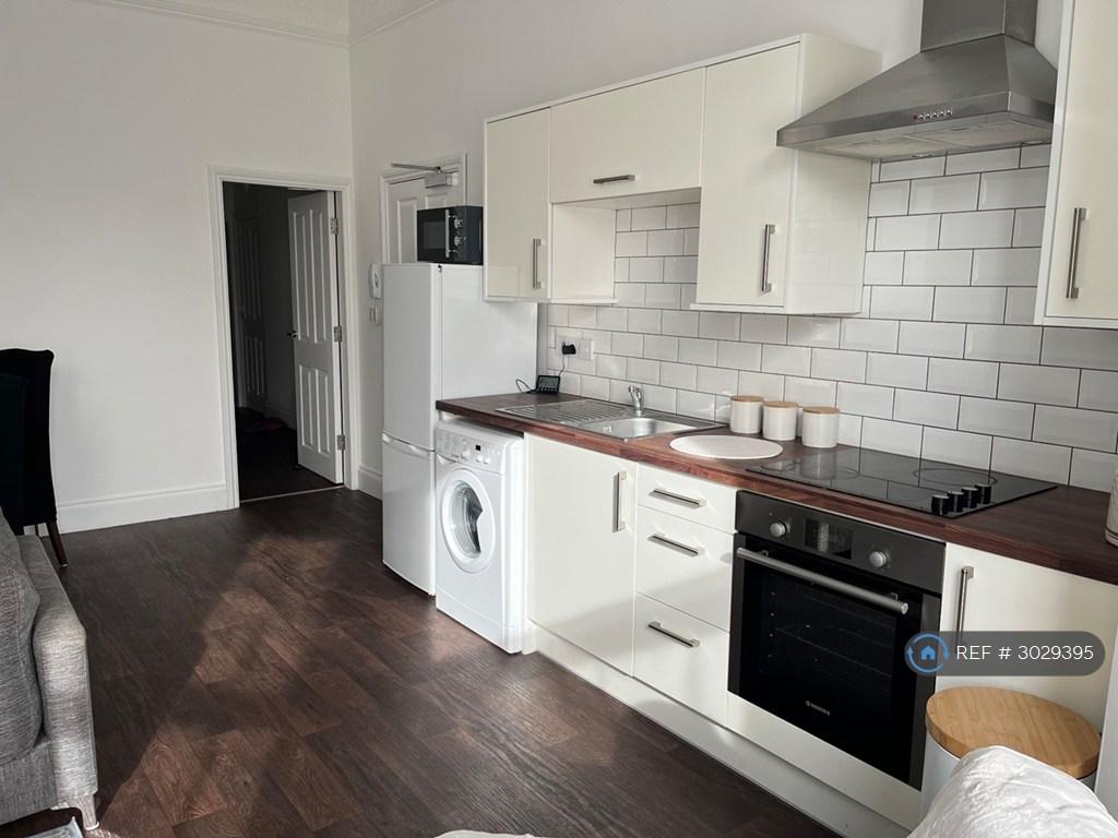 Apartment in Nottingham, Mapperley Park - View 2
