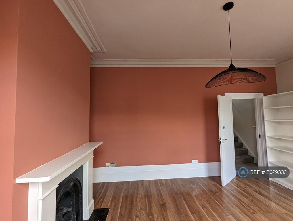 House in London, Stroud Green - More