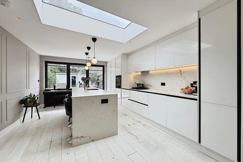 4 bedroom house for sale, Berwick Road, Borehamwood, WD6