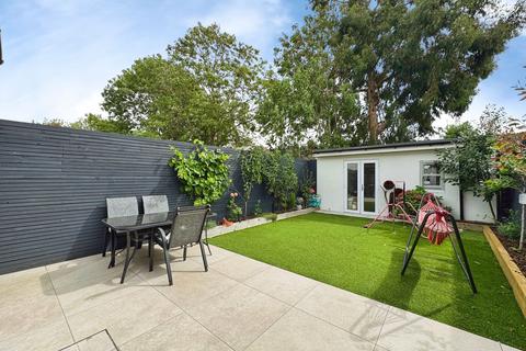 4 bedroom house for sale, Berwick Road, Borehamwood, WD6