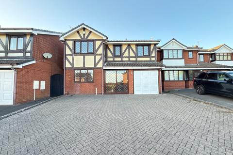 5 bed detached house for rent in Dudley DY1