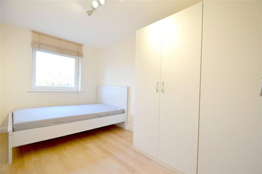 House in Croydon - View 4