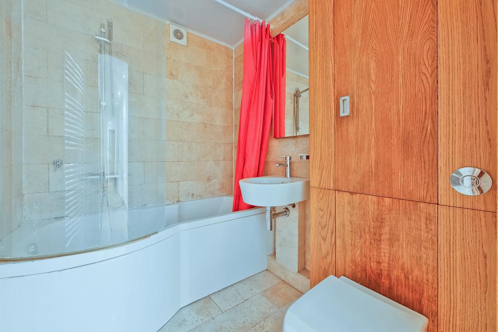 Apartment in London, Millwall, Isle of Dogs - More