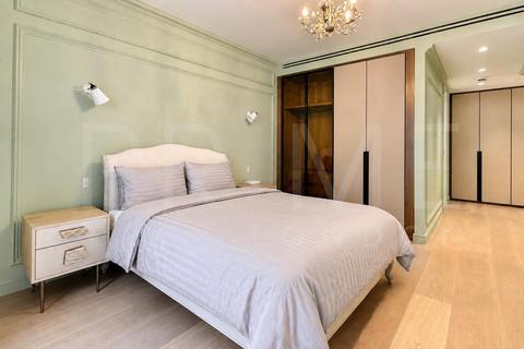 undefined, Lincoln Square, 18 Portugal Street WC2A