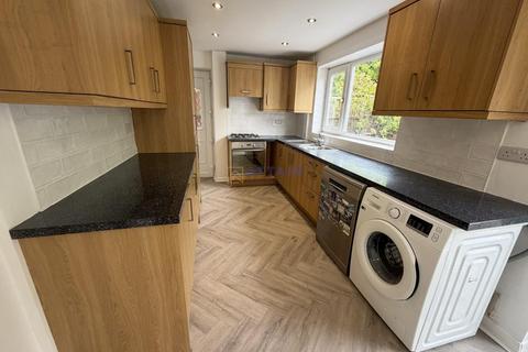 3 bedroom semi-detached house to rent, Crabtree Close, Allestree, Derby