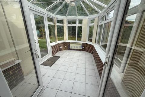 3 bedroom semi-detached house to rent, Crabtree Close, Allestree, Derby