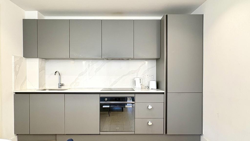 Apartment in Brentford - View 2