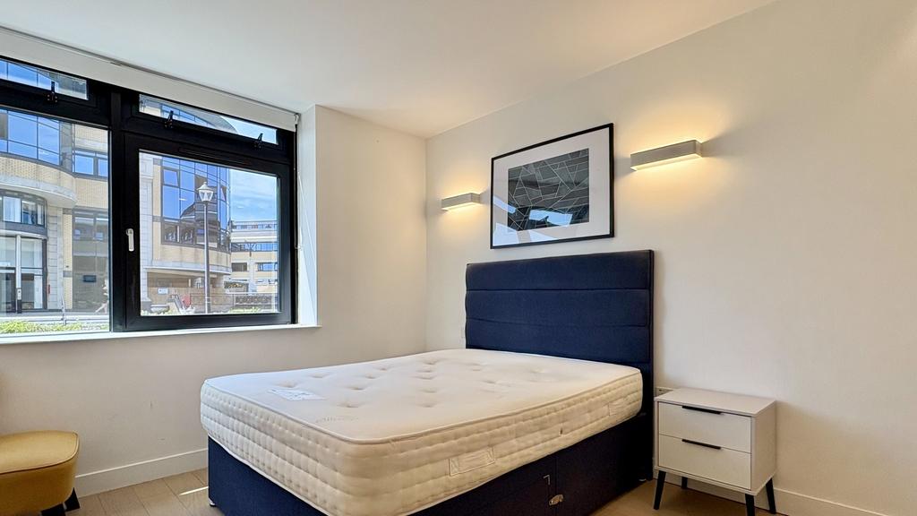 Apartment in Brentford - View 3