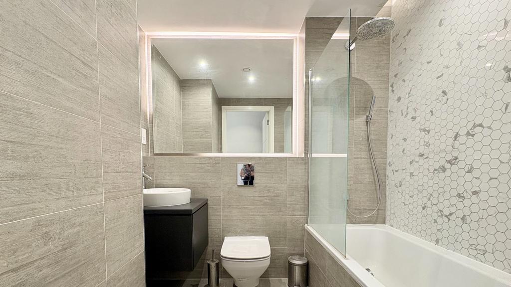 Apartment in Brentford - View 4