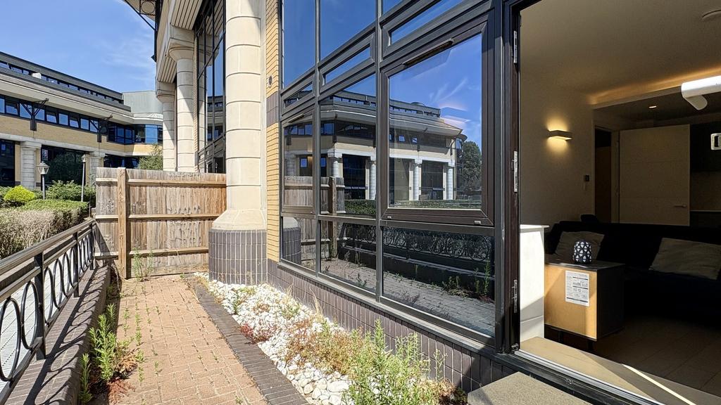 Apartment in Brentford - View 5