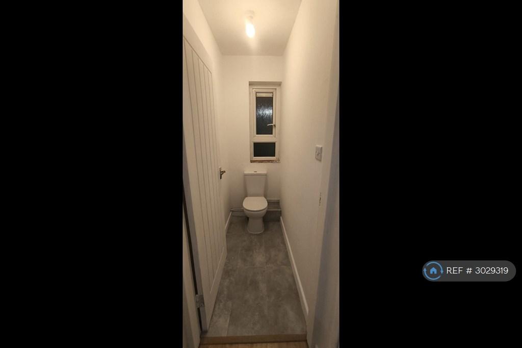 Apartment in London, Vincennes Estate, West Norwood - More