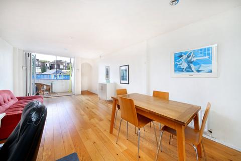 Sunbury Lane, London, SW11