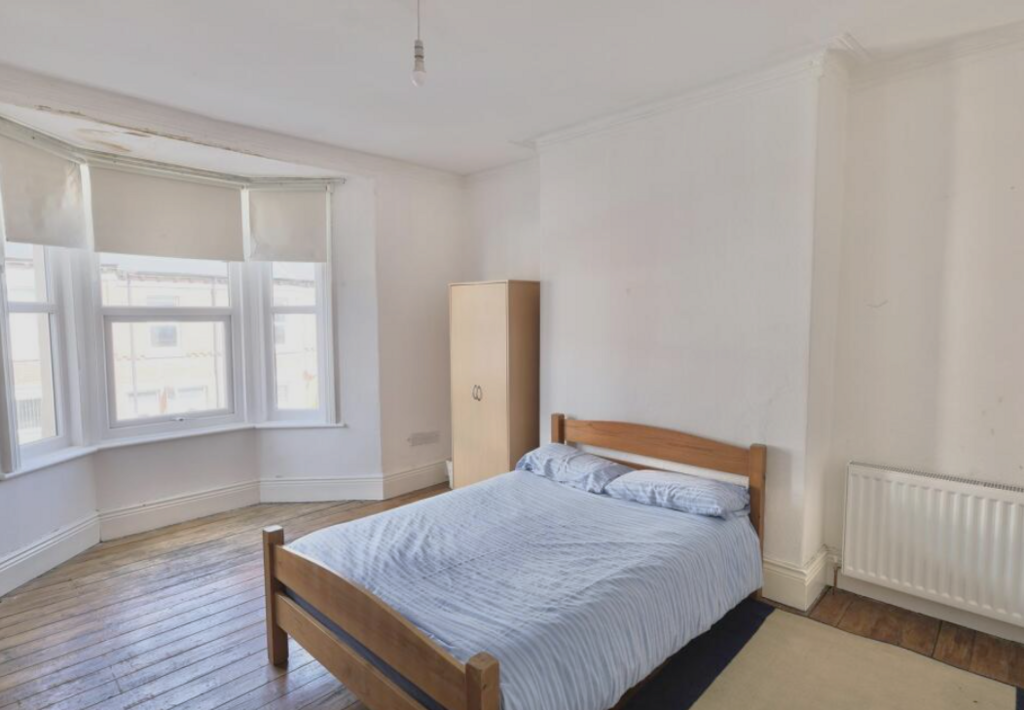 Apartment in Newcastle upon Tyne - View 4